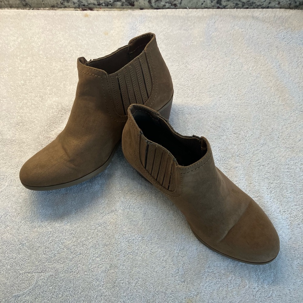 American Eagle Women’s short boots size 6W